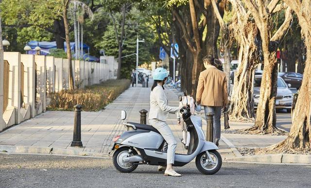 雅迪全國(guó)客服電話24小時(shí)（雅迪24小時(shí)服務(wù)熱線電話號(hào)碼）