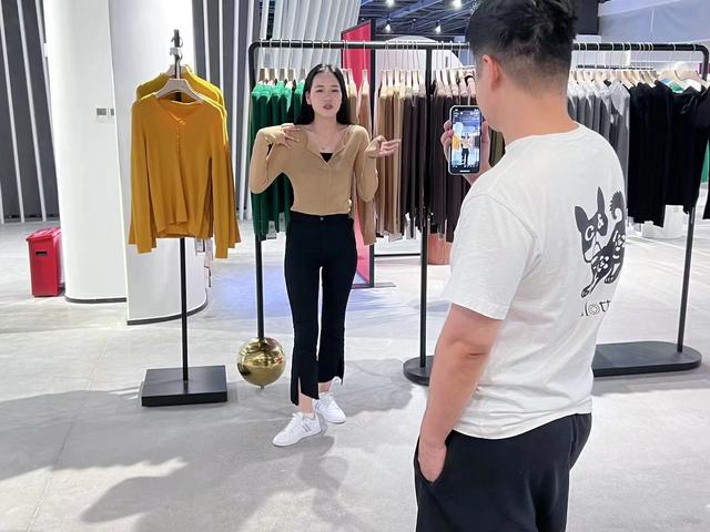 淘寶直播賣衣服貨源，淘寶直播賣衣服貨源怎么解決？